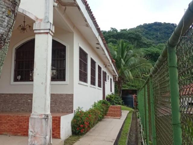 House in las cumbres near the lake