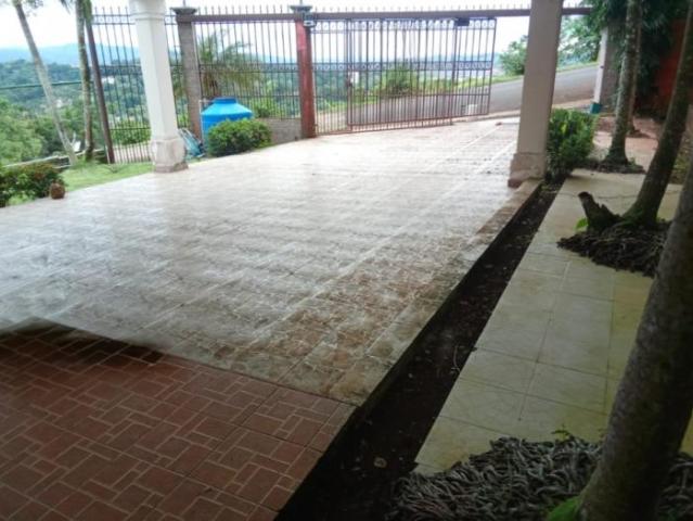 House in las cumbres near the lake