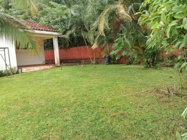 House in las cumbres near the lake