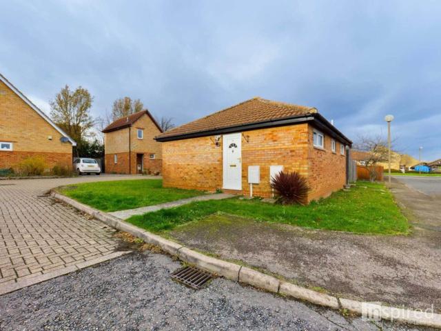 House for rent in Crownhill, Shenley Church End