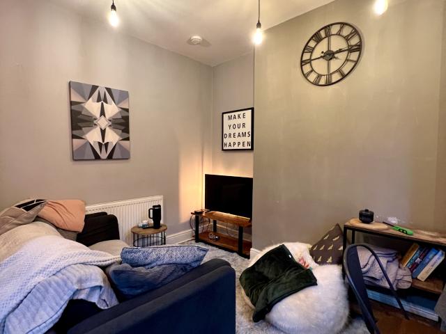 House for rent in Calderstones