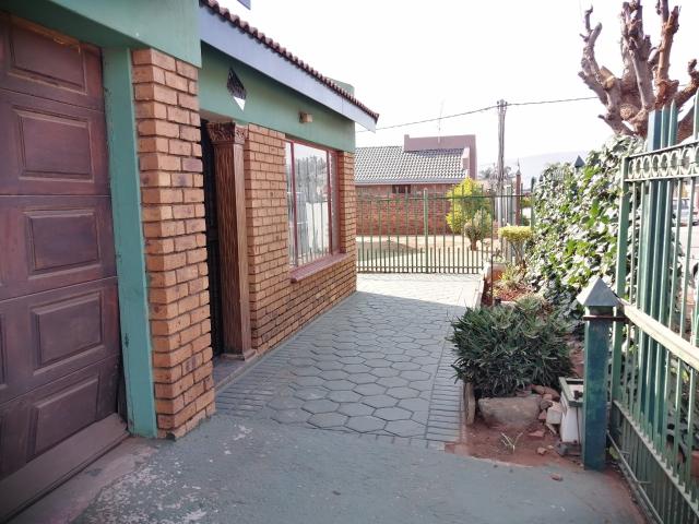 House for sale in Waterkloof, Gauteng