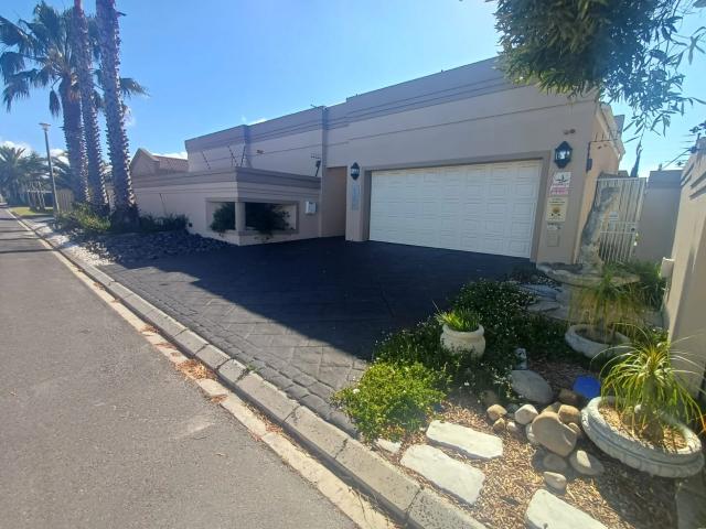 House for rent in Sunridge, Table View