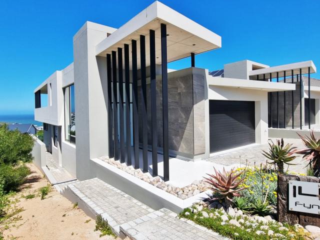 House for sale in Groot Brak Rivier, Western Cape