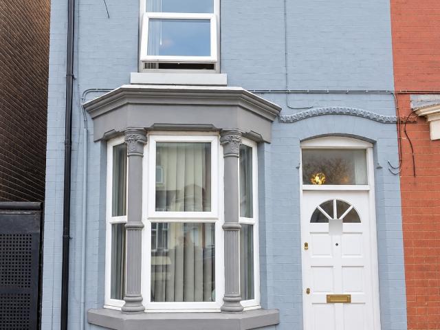 House for rent in Calderstones