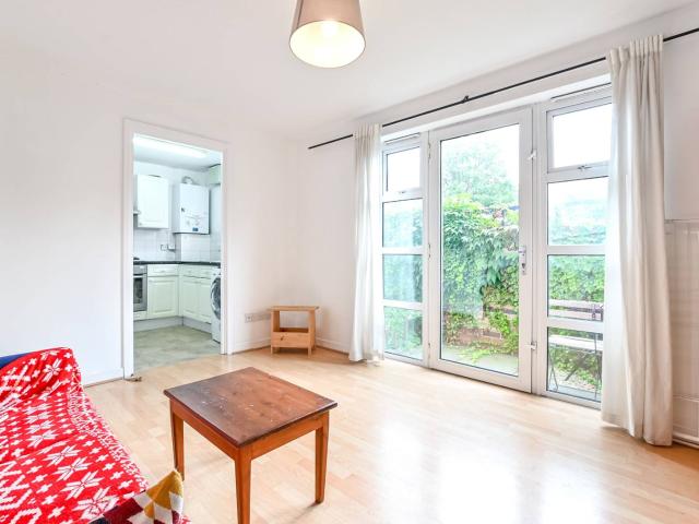 House for rent in Bromley-by-Bow, Bow