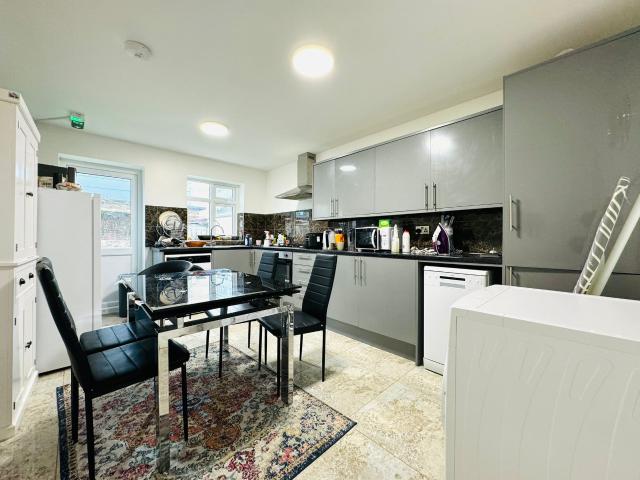 House for rent in Poplar Grove, Greater London