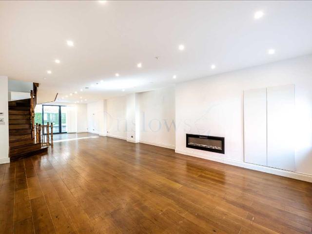 House for rent in Chelsea, Cat Hill