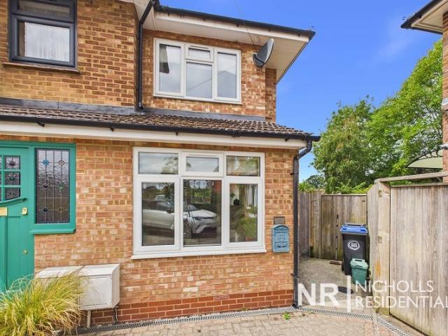House for rent in Pachesham Park, Surrey