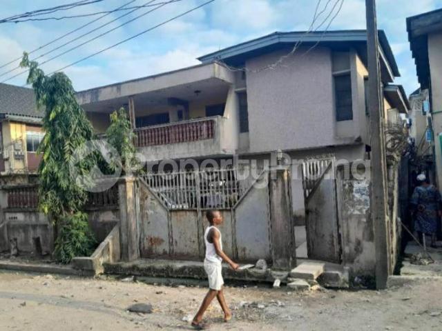 House for sale in Surulere