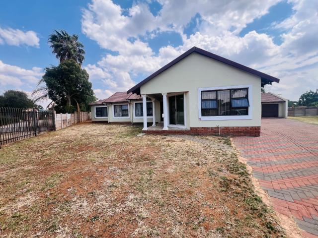 House for sale in Akasia, Gauteng