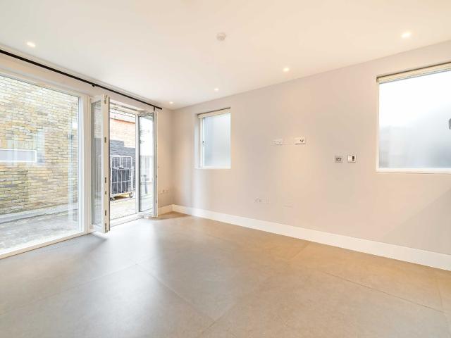 House for rent in Royal Borough of Kensington and Chelsea, Greater London