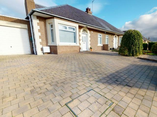 House for rent in Maybury, Scotland