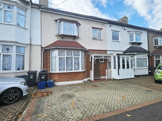 House for rent in Newbury Park, Greater London