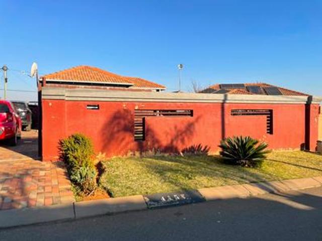 House for sale in Roodepoort, City of Johannesburg Metropolitan Municipality