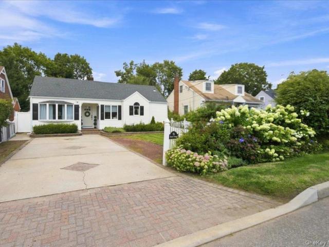 House for sale in Smithtown, New York