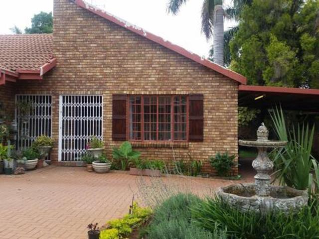 House for rent in Waterkloof, Gauteng