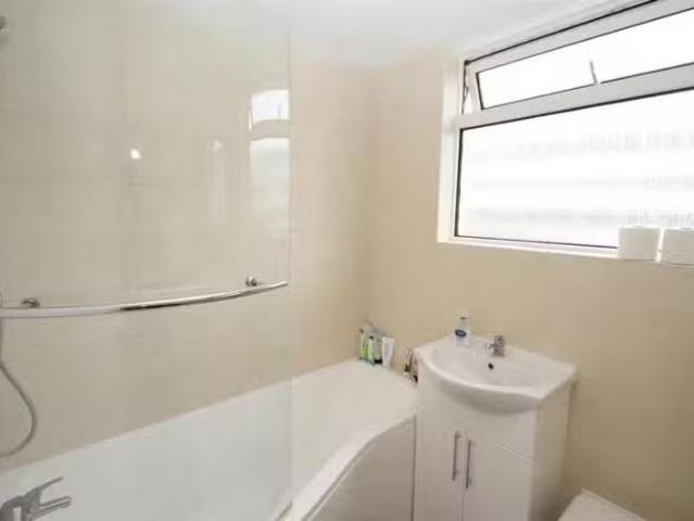 House for rent in Highfield, Pouchen End