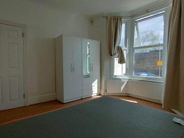 House for rent in Charlton, Greater London