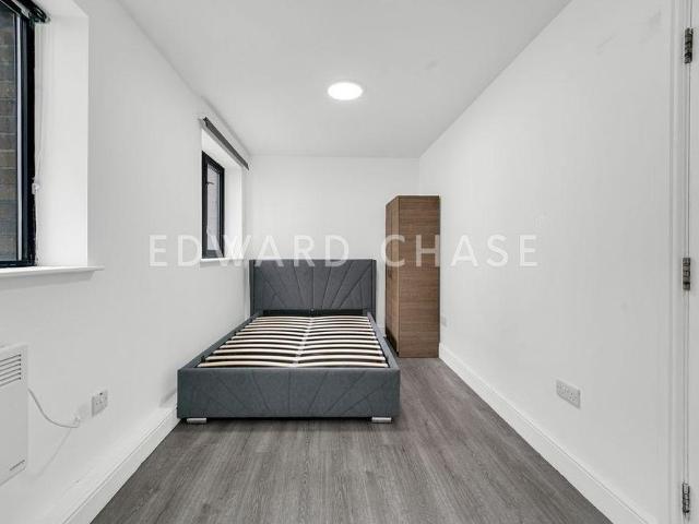 House for rent in Seven Kings, Greater London