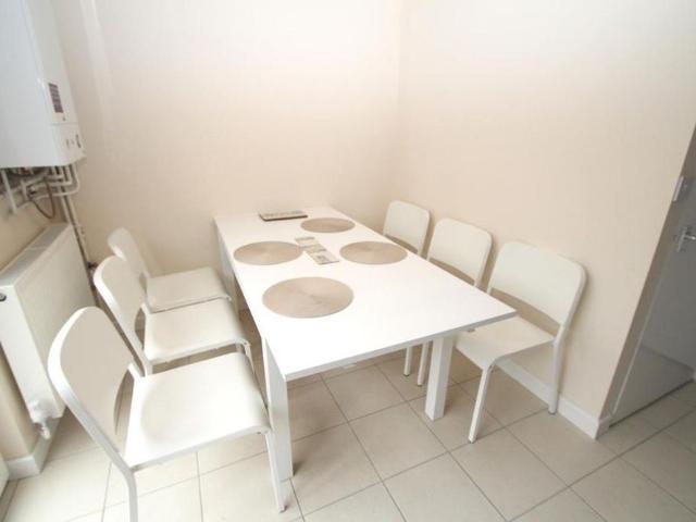 House for rent in Grovehill, Pouchen End
