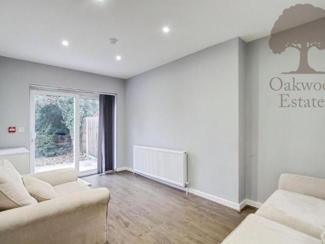 House for rent in Colnbrook with Poyle, Slough