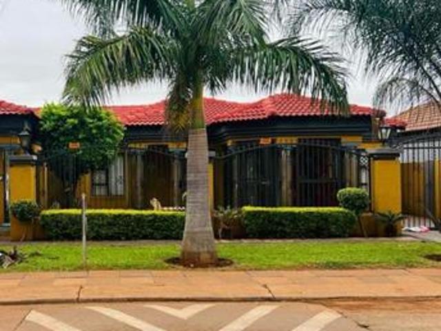 House for sale in Akasia, Gauteng