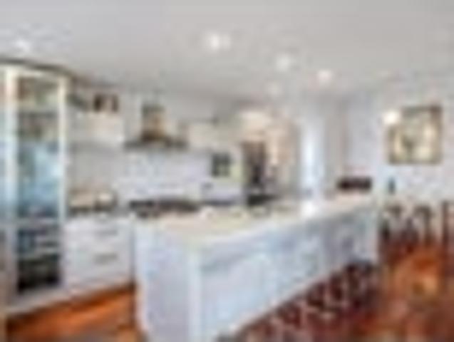House for sale in Avondale