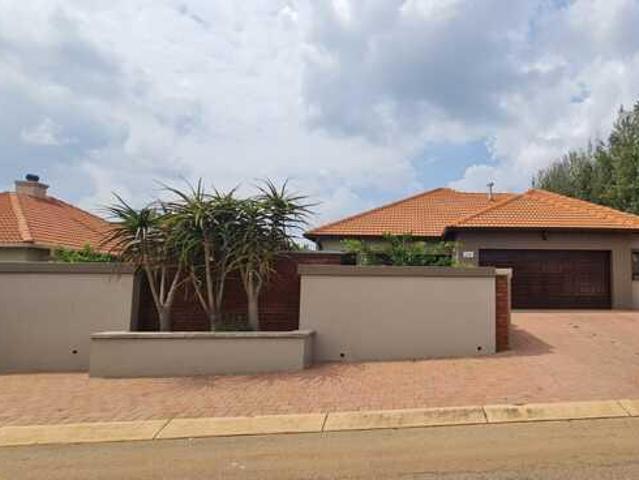 House for rent in Waterkloof, Gauteng