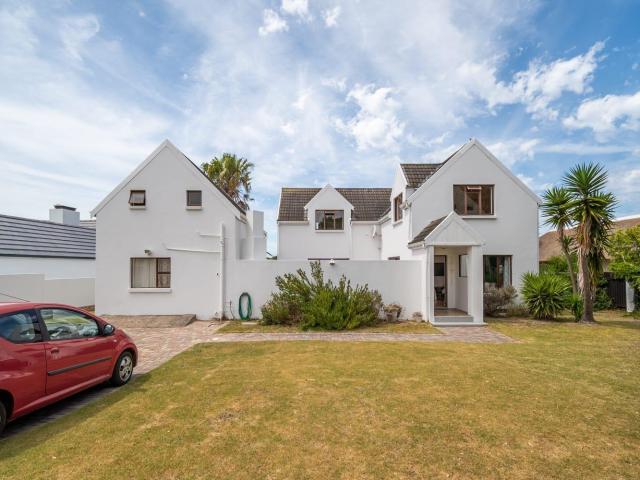 House for rent in Marina Glade, Kouga Local Municipality