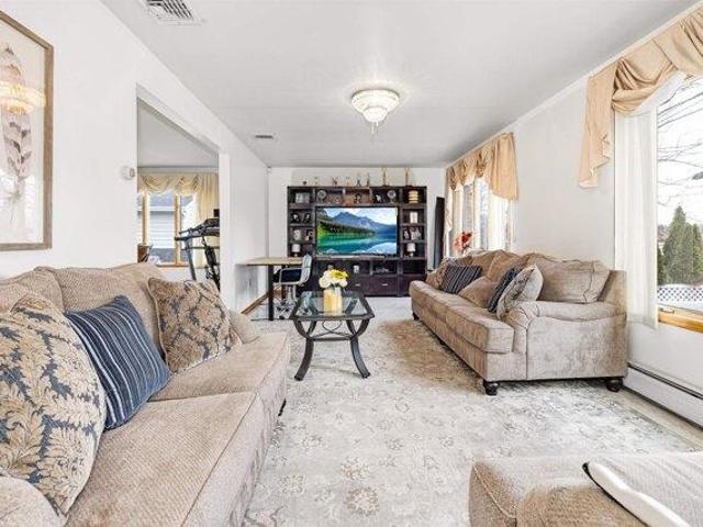 House for sale in Ridgefield, New Jersey