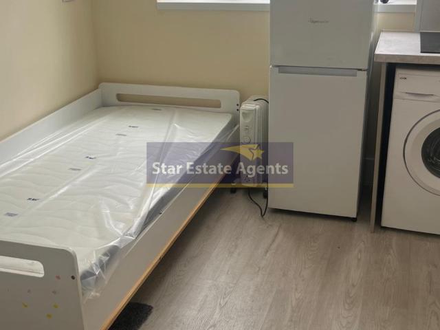 Room for rent in London Borough of Ealing, Greenford
