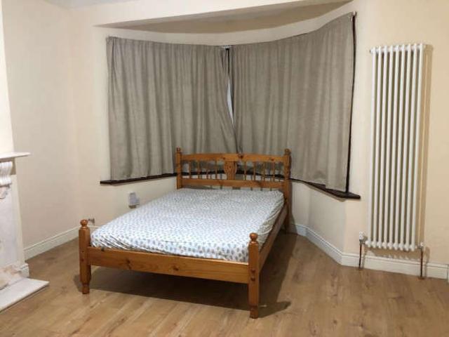 Room for rent in Chadwell Heath, Greater London
