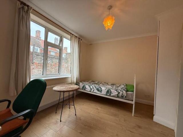 Room for rent in Cat Hill
