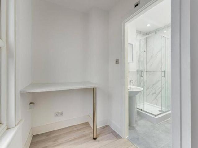Room for rent in Cheam, Greater London