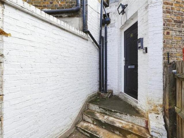 Room for rent in Cat Hill, England