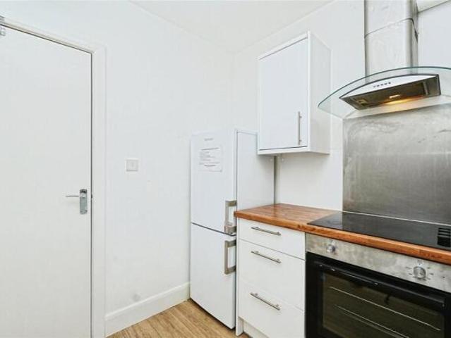 Room for rent in Cat Hill, England