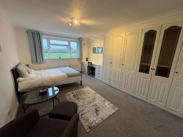 House for rent in Alder Hills, Poole