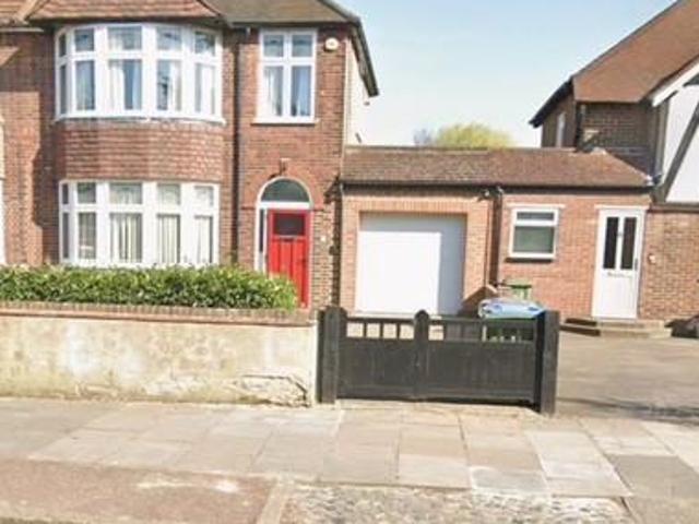 Room for rent in Middle Park, Greater London