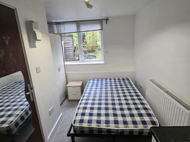 Room for rent in Woodsetton, Coseley