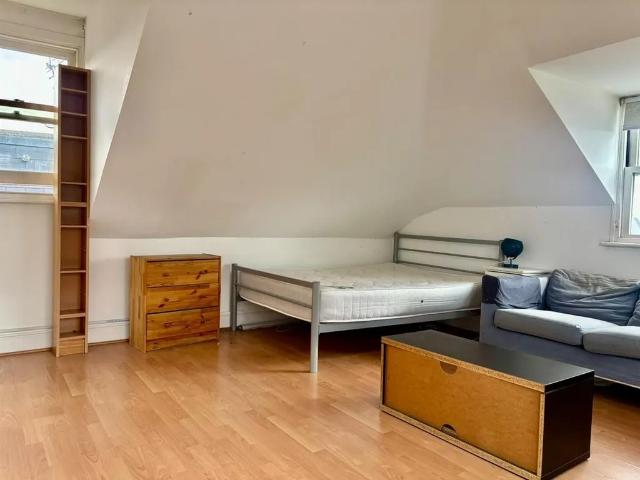 Room for rent in Primrose Hill, Greater London