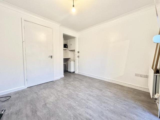 Room for rent in The Close, Hampshire