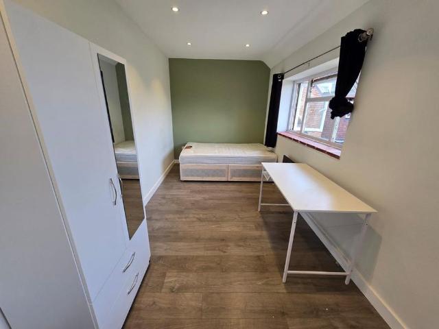 Room for rent in Jacobs Well, Guildford