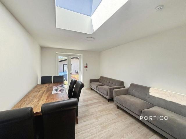 Room for rent in Hainault, Greater London