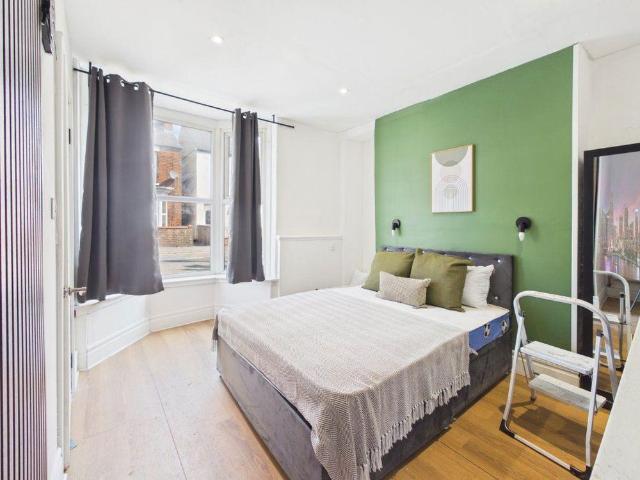 Room for rent in Fenside, Boston