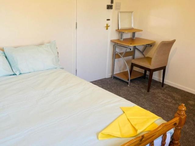 Room for rent in Cowley, Greater London