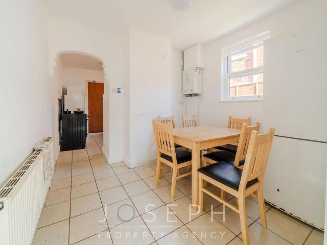 Room for rent in California, Key Street