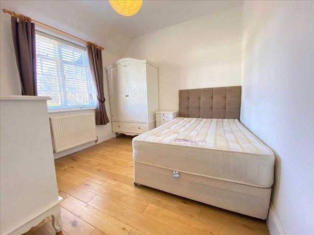 Room for rent in London Borough of Ealing, Perivale