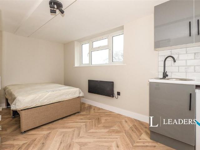 Room for rent in Red Hill, Surrey