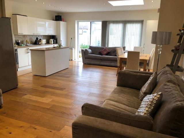 Room for rent in Brunswick Park, Greater London